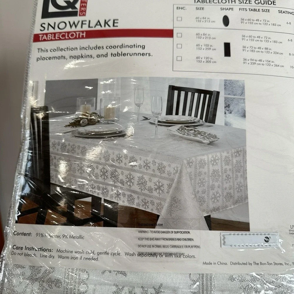 NEW Living Quarters‎ Oblong Snowflake Tablecloth Silver White Chrisrmas 60x102